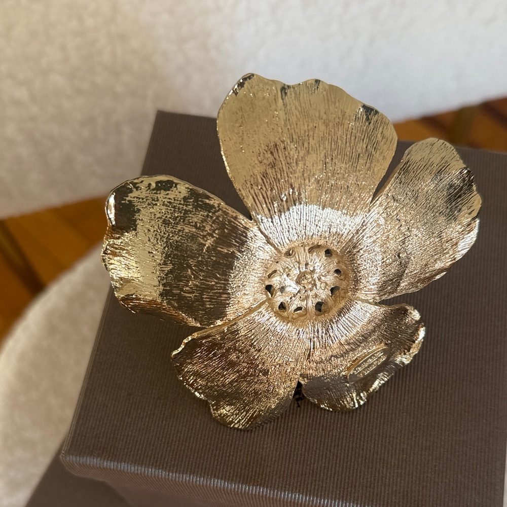 Olivia Riegel Gold Flower Ring Holder with Crystals - Picture 2 of 4